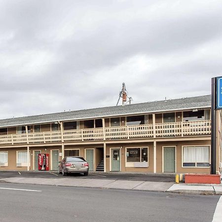 Rodeway Inn & Suites Pendleton Exterior foto