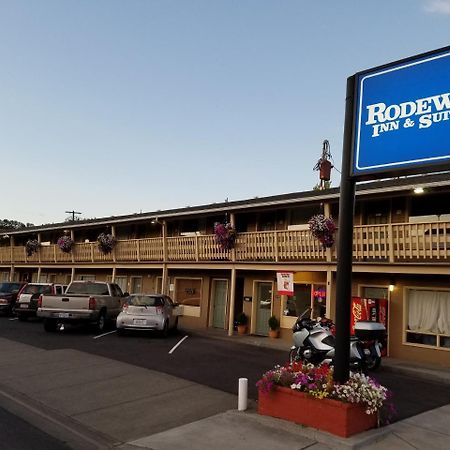 Rodeway Inn & Suites Pendleton Exterior foto