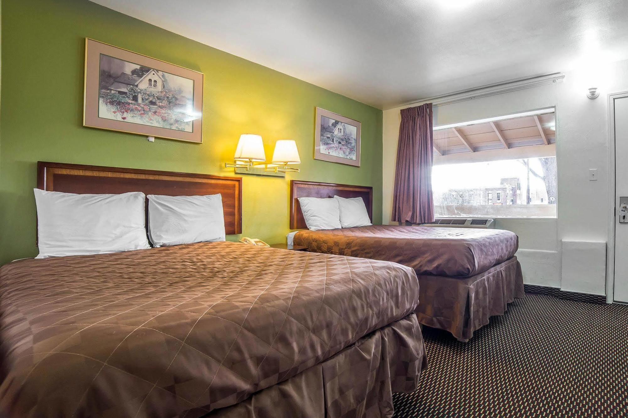 Rodeway Inn & Suites Pendleton Exterior foto