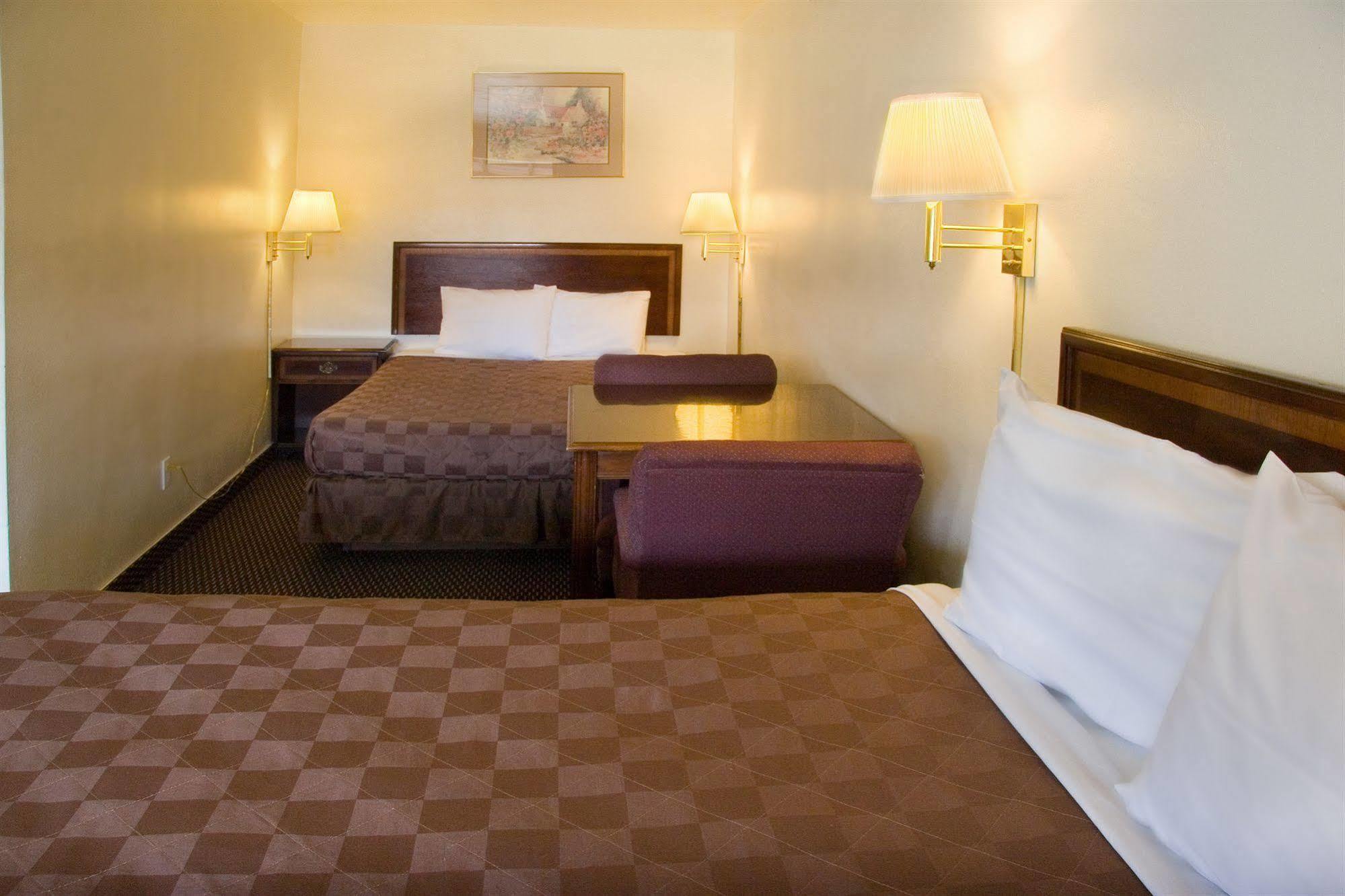 Rodeway Inn & Suites Pendleton Exterior foto
