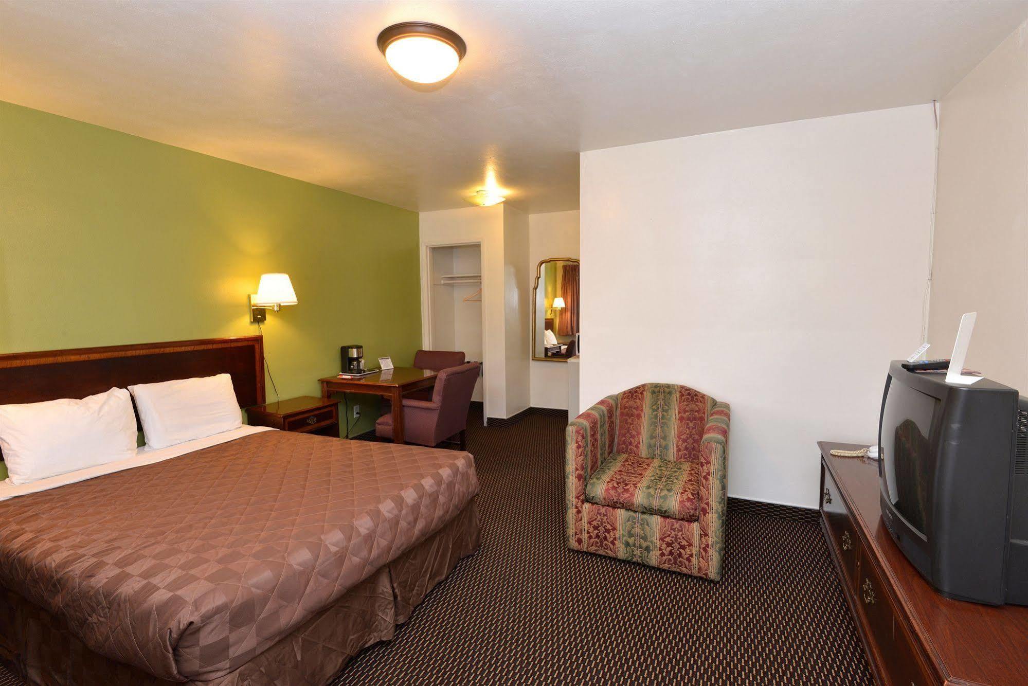 Rodeway Inn & Suites Pendleton Exterior foto